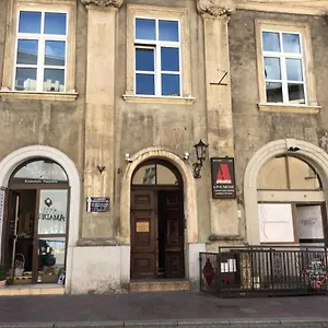  Albergue House
